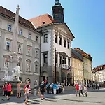 Khan شقة ليوبليانا